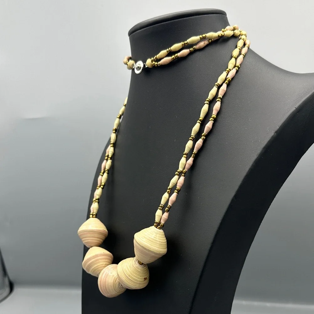 Paper bead necklace - Picture 3 of 3